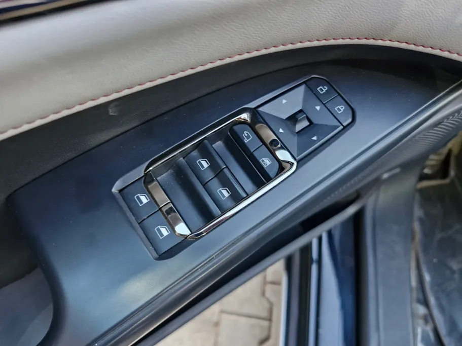 2023 Ford Taurus Trend 