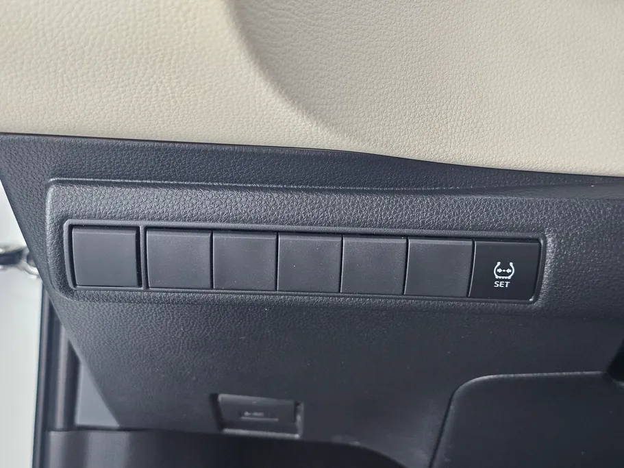 تويوتا كورولا XLI 2023 