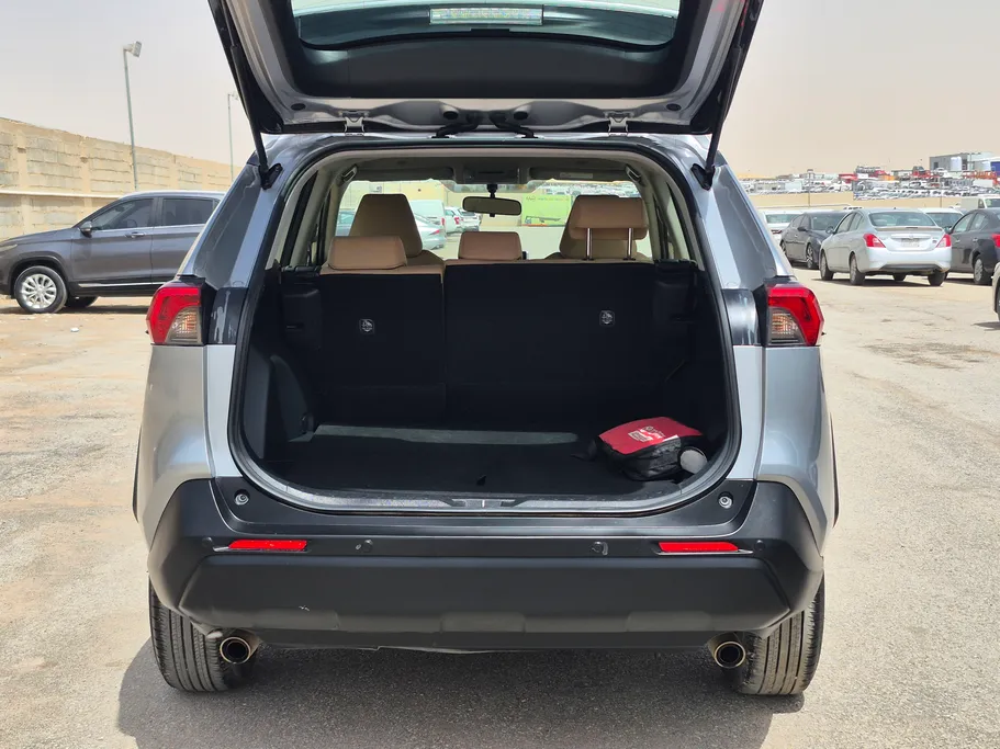 تويوتا راف فور LE 2024 