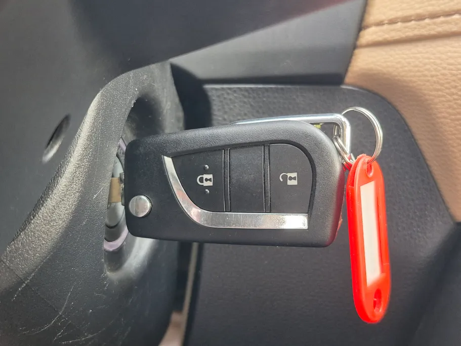 تويوتا راف فور LE 2024 