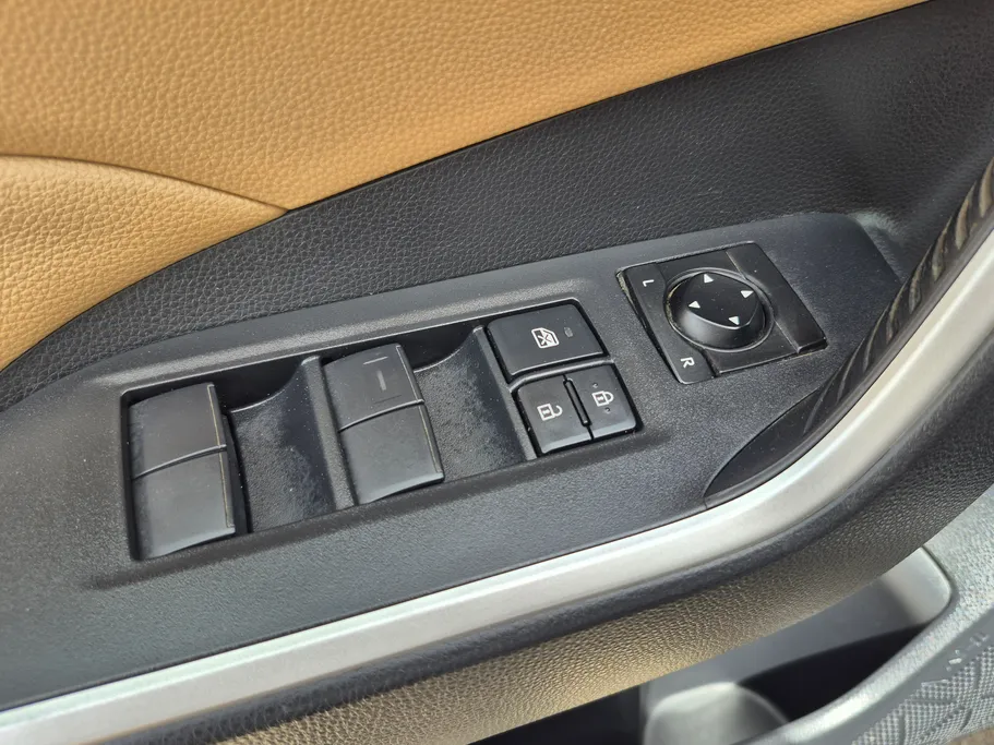 تويوتا راف فور LE 2024 