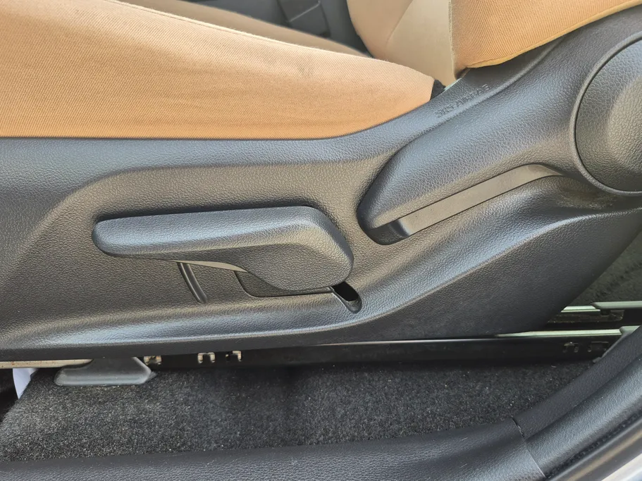 تويوتا راف فور LE 2024 