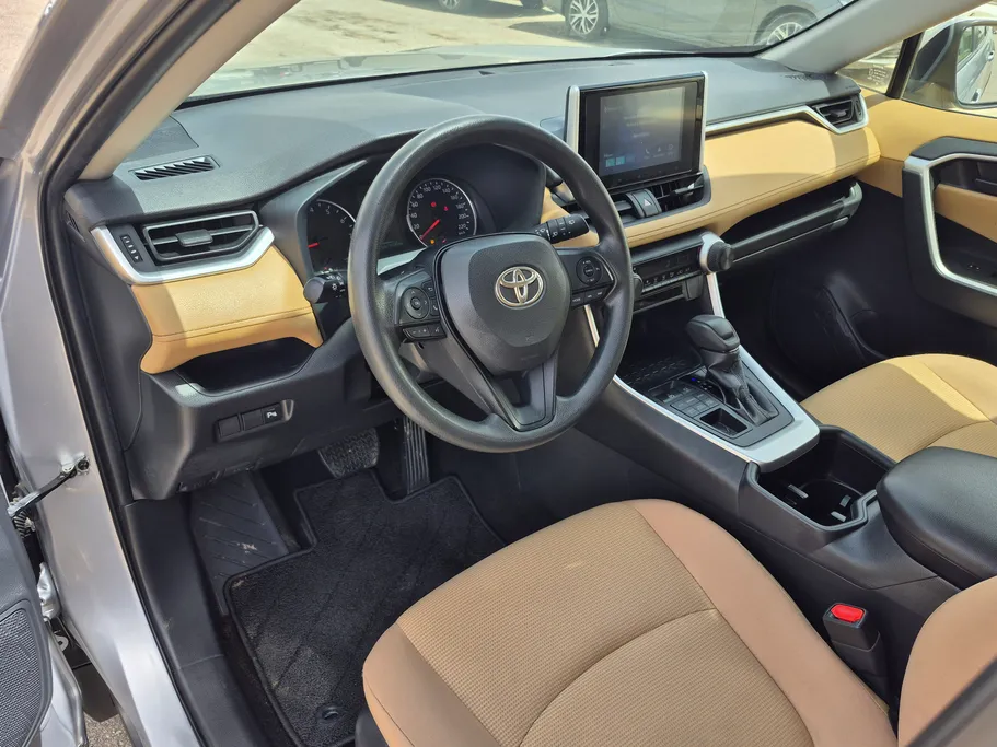 تويوتا راف فور LE 2024 