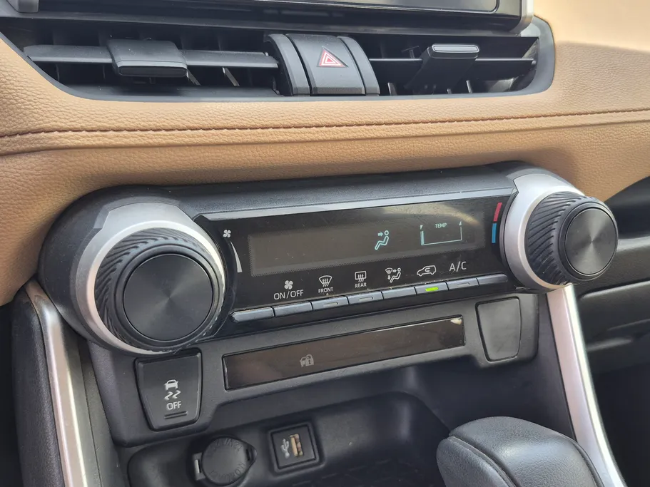 تويوتا راف فور LE 2024 