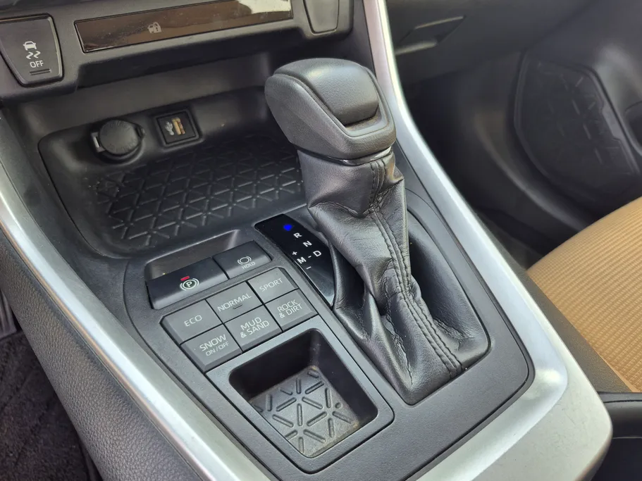 تويوتا راف فور LE 2024 