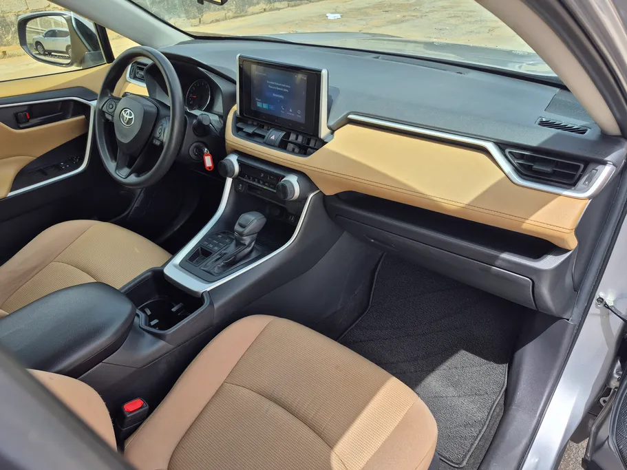 تويوتا راف فور LE 2024 