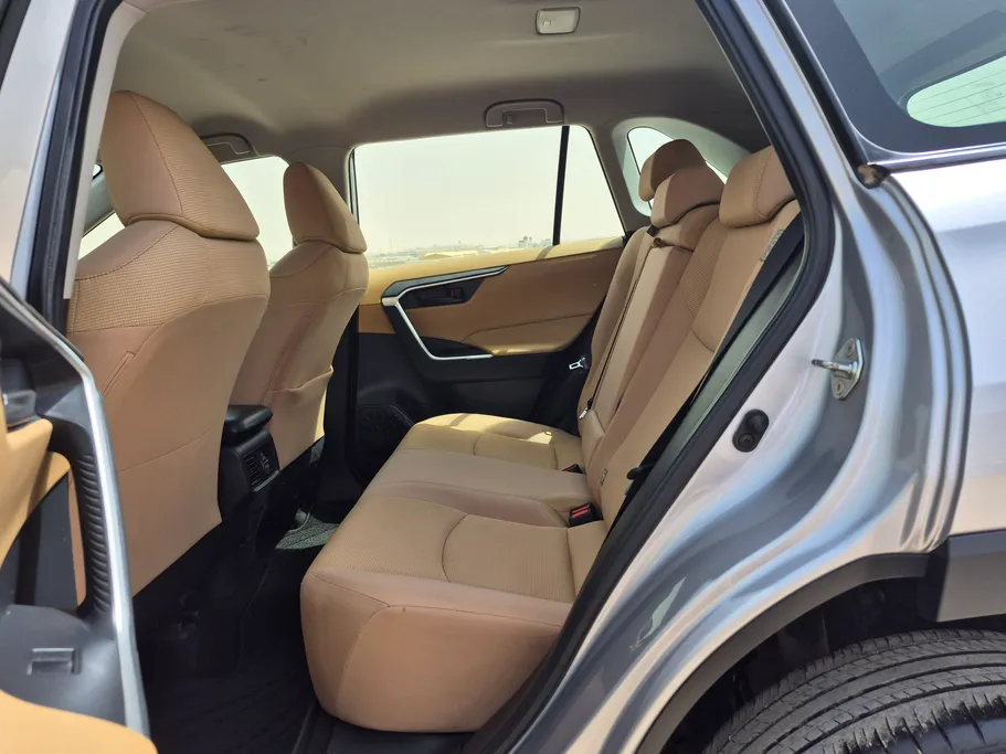 تويوتا راف فور LE 2024 