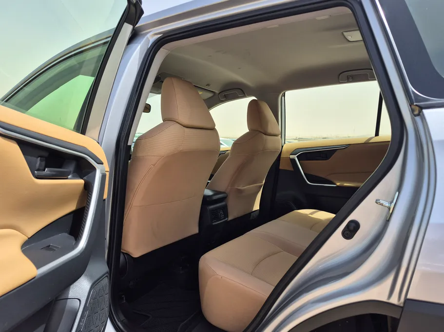 تويوتا راف فور LE 2024 