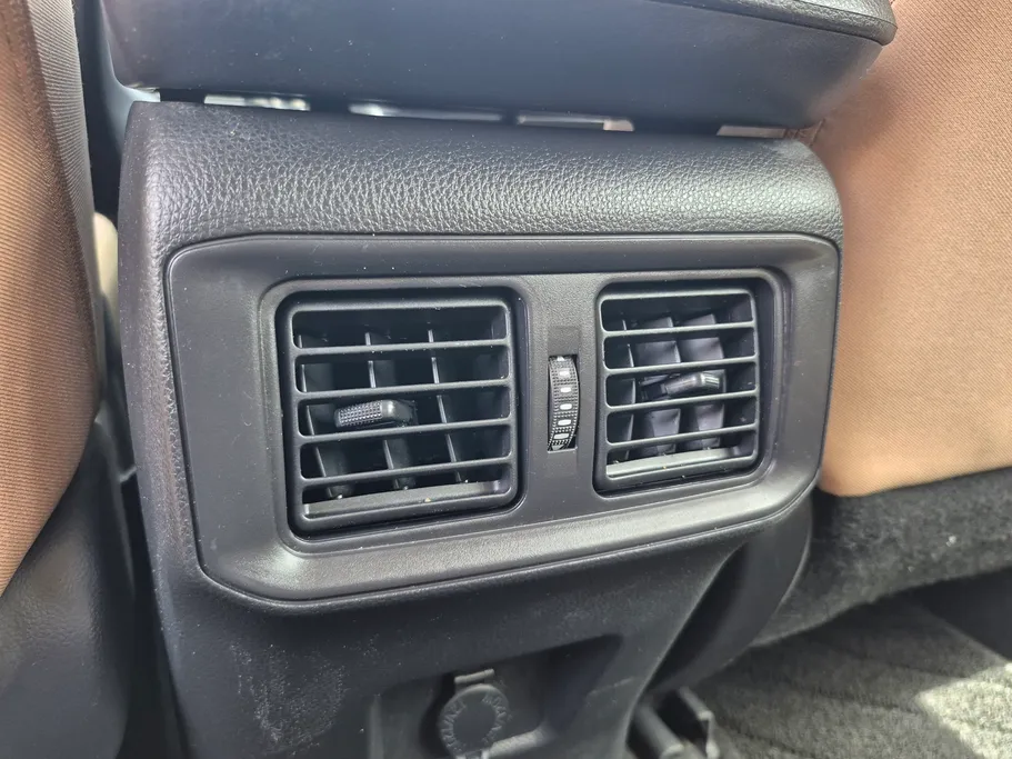 تويوتا راف فور LE 2024 