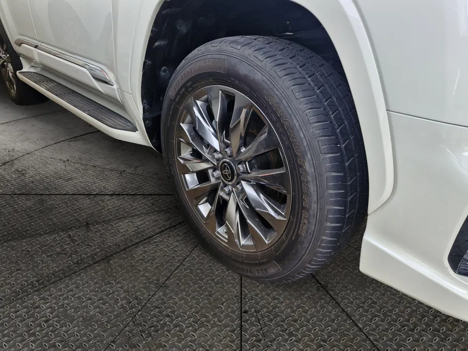 تويوتا لاندكروزر GXR 2025 