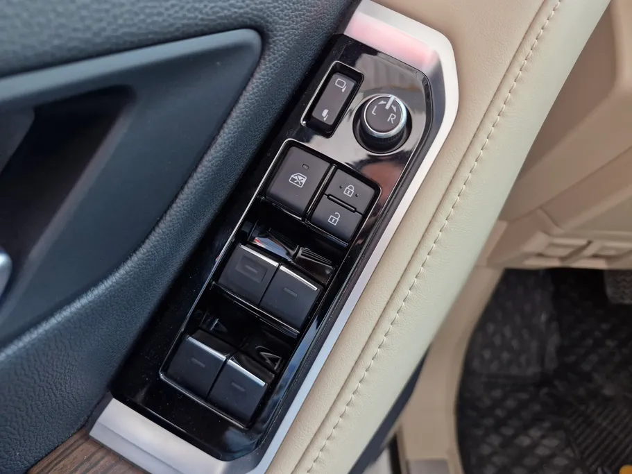 2025 Toyota Land Cruiser GXR 