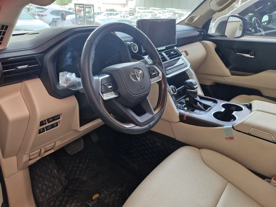 2025 Toyota Land Cruiser GXR 