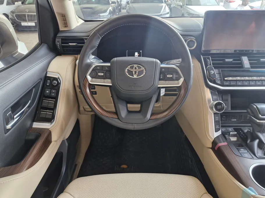 2025 Toyota Land Cruiser GXR 