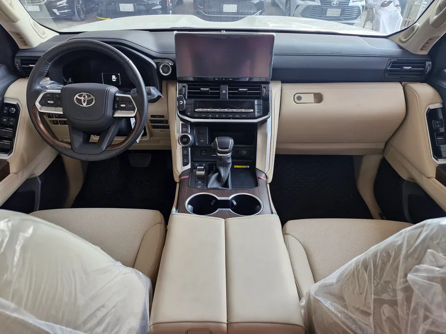 2025 Toyota Land Cruiser GXR 