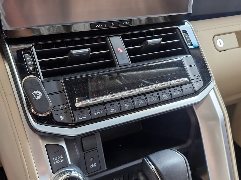 2025 Toyota Land Cruiser GXR 