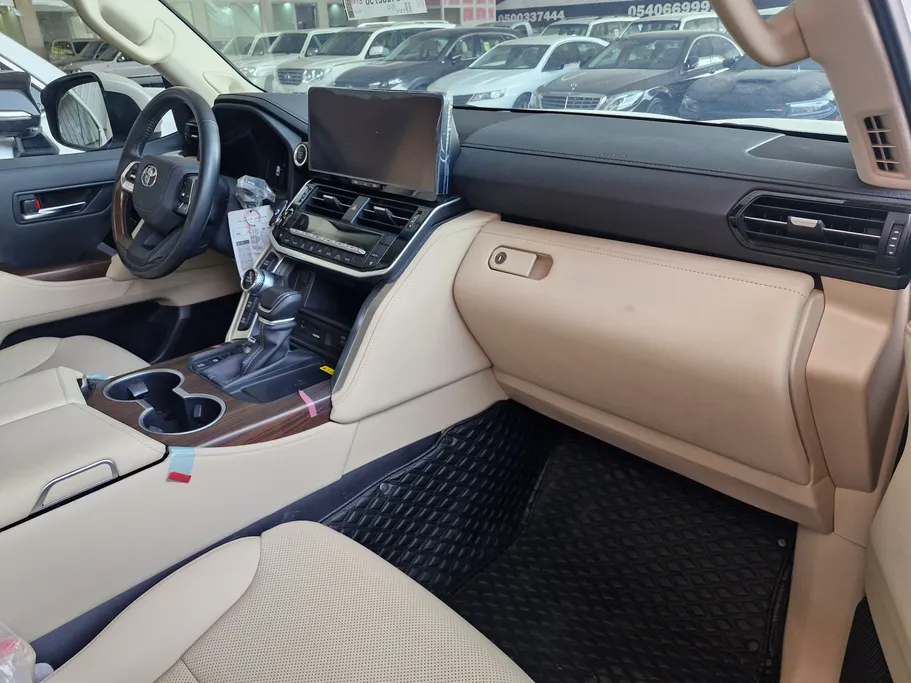 2025 Toyota Land Cruiser GXR 