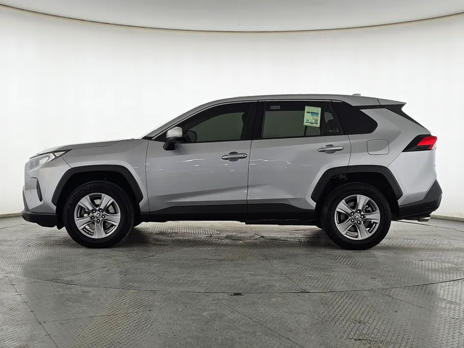 تويوتا راف فور LE 2022 