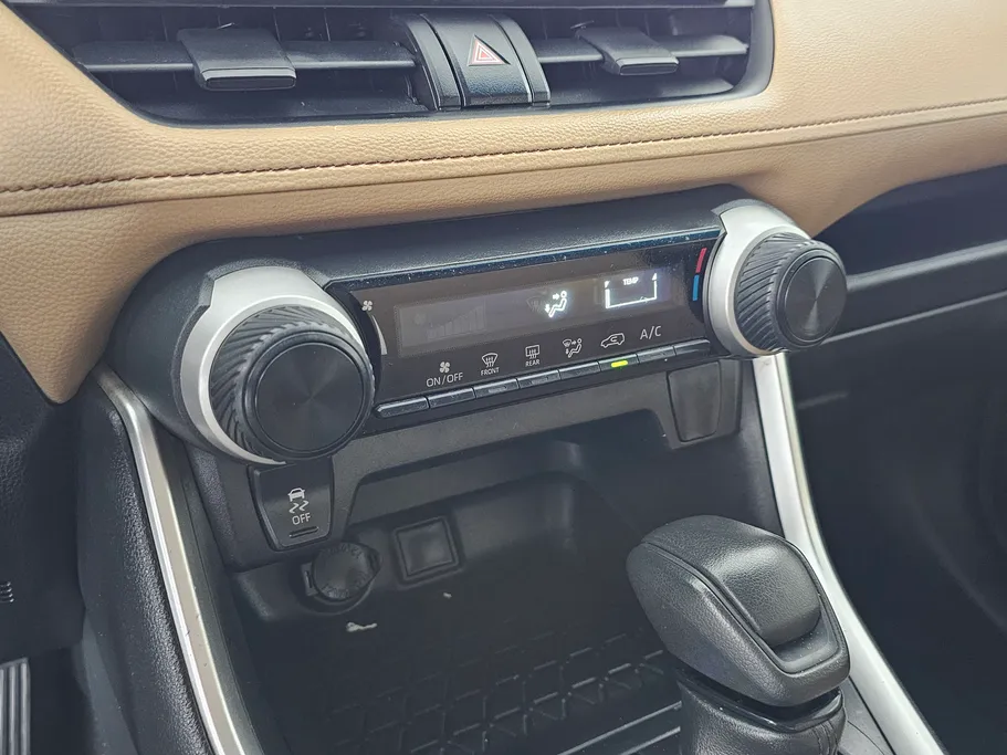 تويوتا راف فور LE 2022 