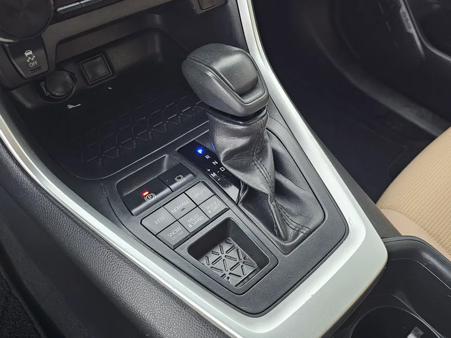 تويوتا راف فور LE 2022 