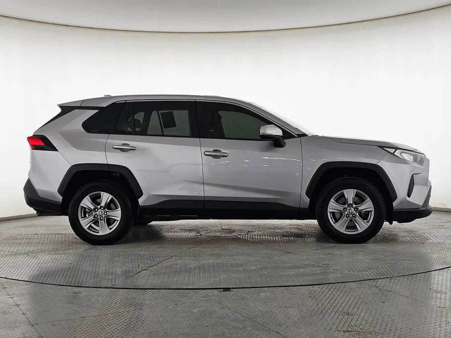 تويوتا راف فور LE 2022 