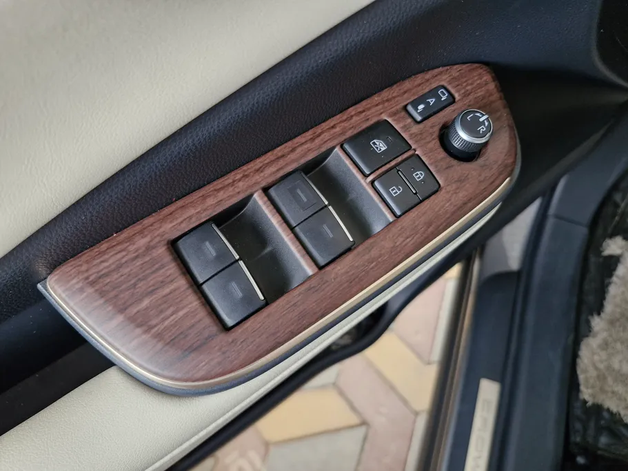 2025 Toyota Crown Premium 