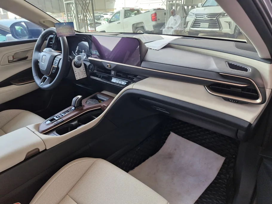 2025 Toyota Crown Premium 