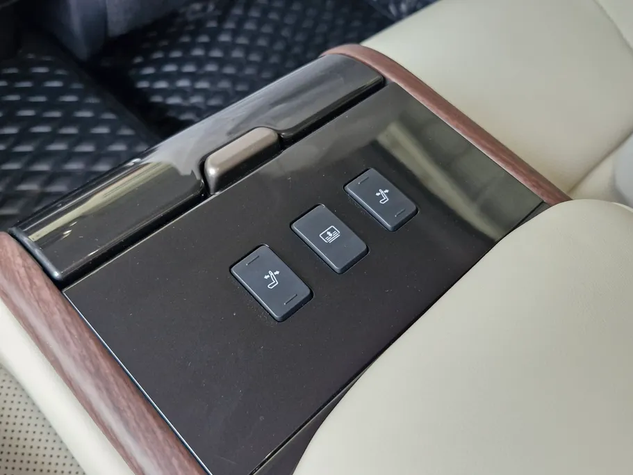 2025 Toyota Crown Premium 