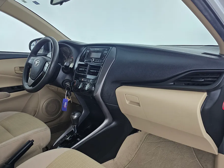 2022 Toyota Yaris  Y 