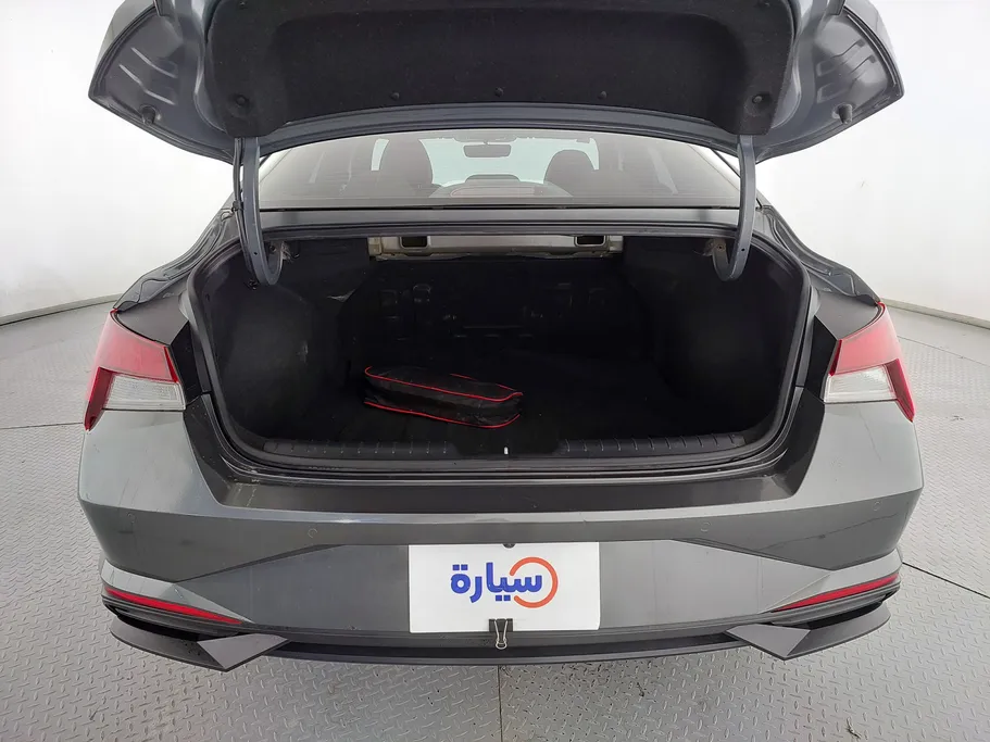 2022 Hyundai Elantra Smart 