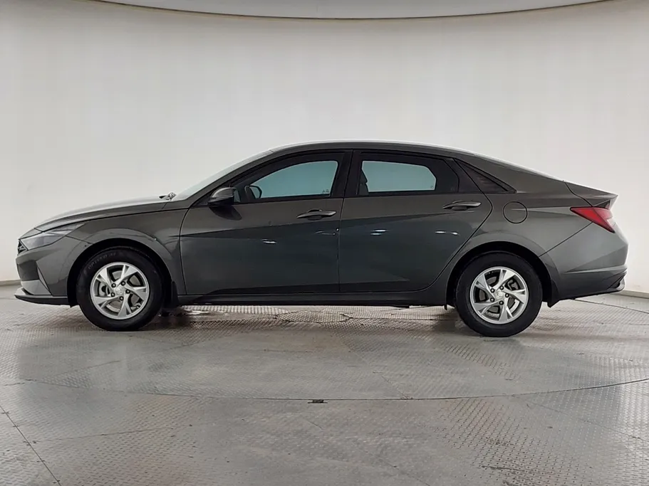 2022 Hyundai Elantra Smart 
