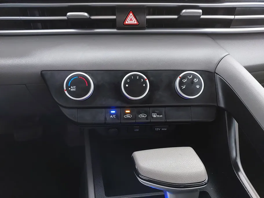 2022 Hyundai Elantra Smart 