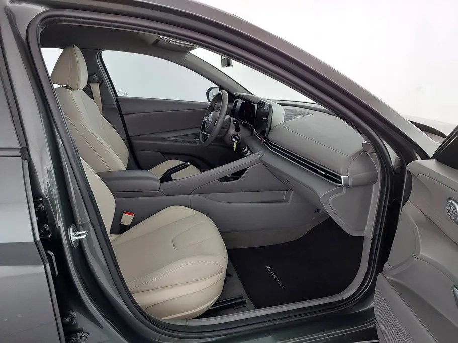 2022 Hyundai Elantra Smart 