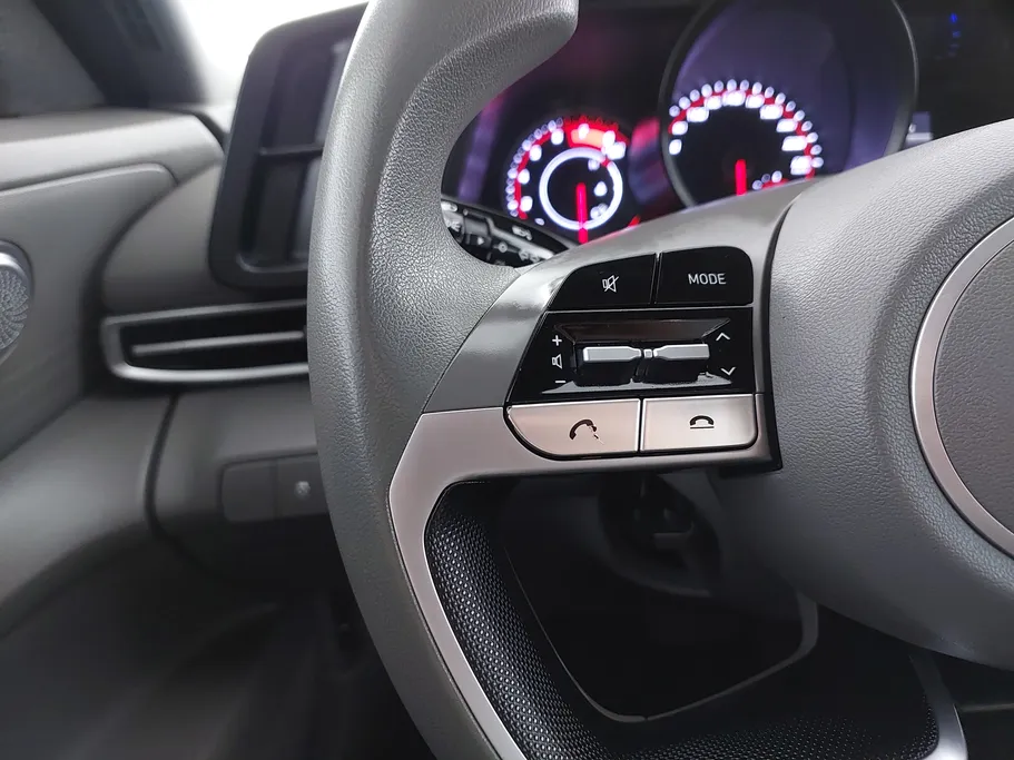 2022 Hyundai Elantra Smart 