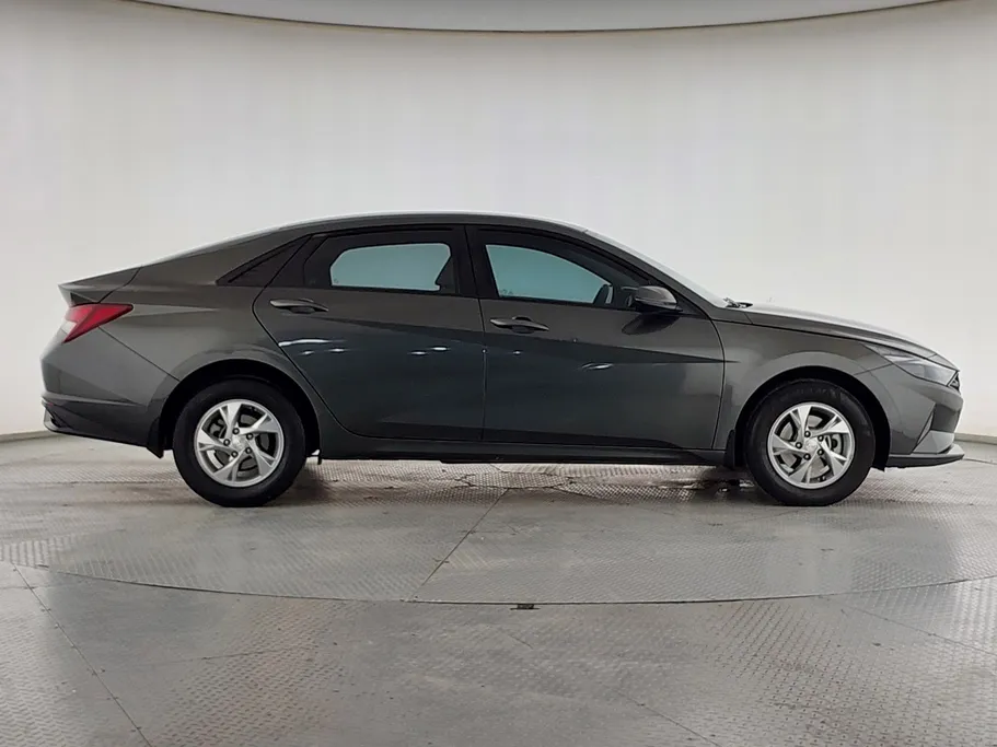 2022 Hyundai Elantra Smart 