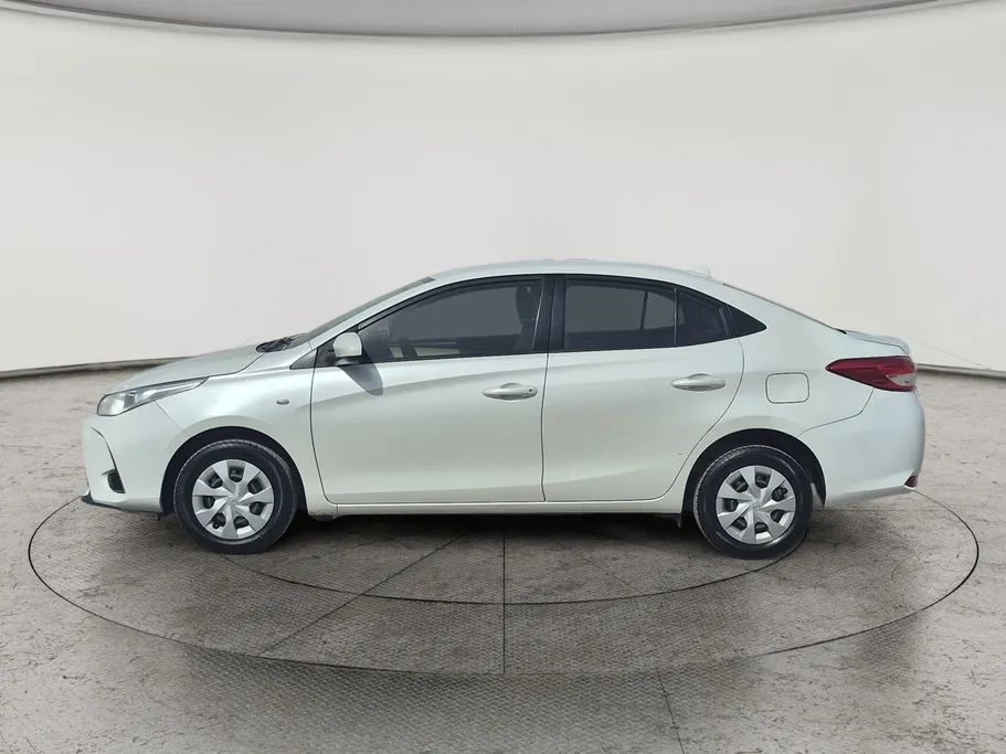 2022 Toyota Yaris  Y 