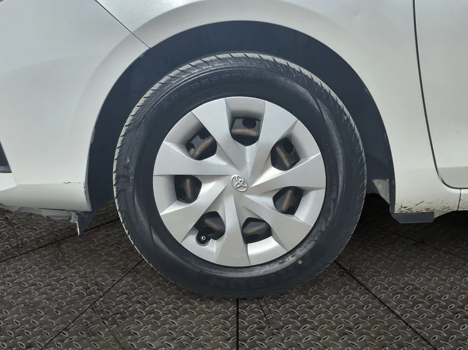 2022 Toyota Yaris  Y 