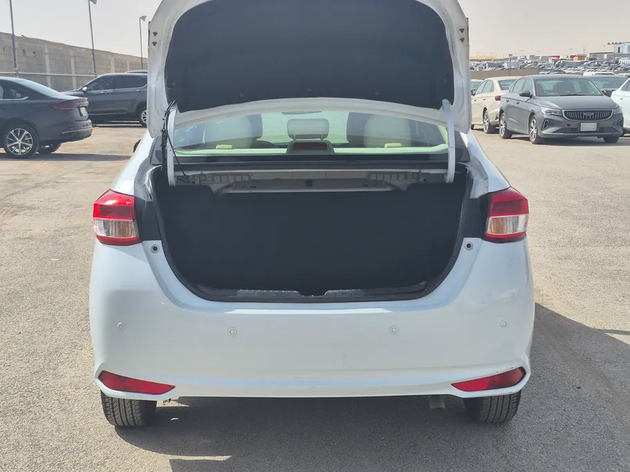 2022 Toyota Yaris  Y 