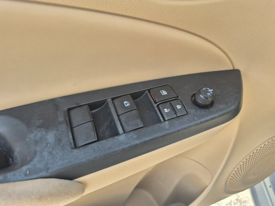 2022 Toyota Yaris  Y 