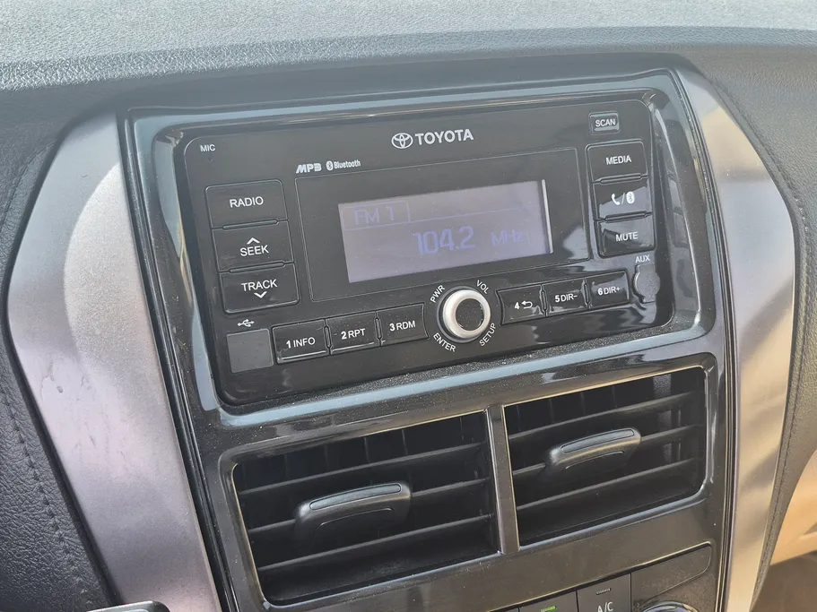 2022 Toyota Yaris  Y 