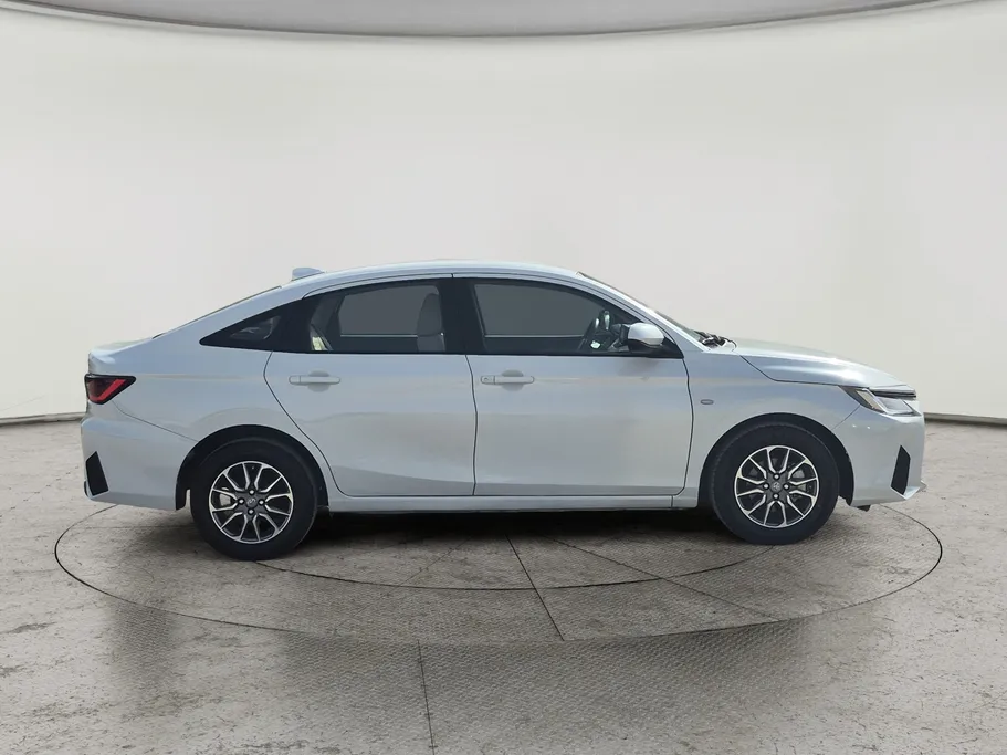 2024 تويوتا Yaris  Y 