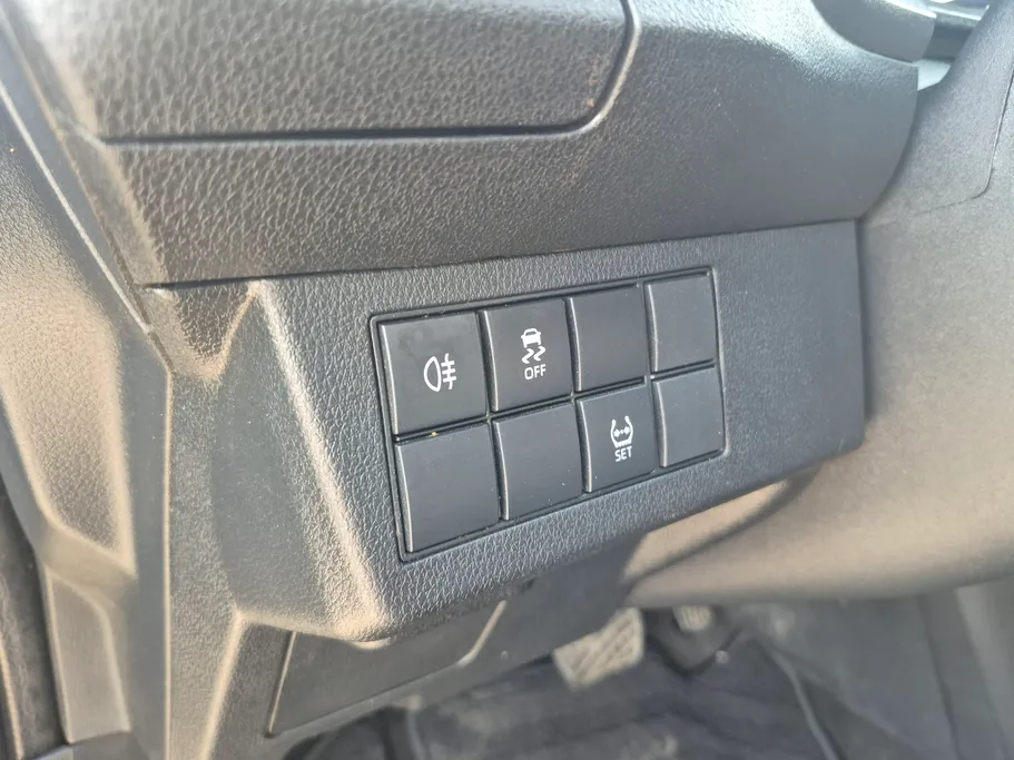 2023 Toyota Yaris  Y 