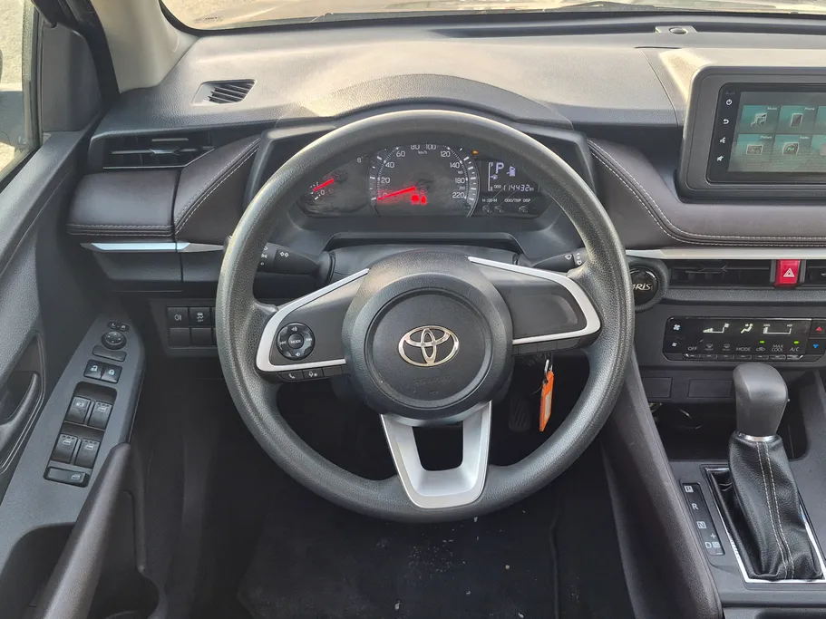 2023 Toyota Yaris  Y 