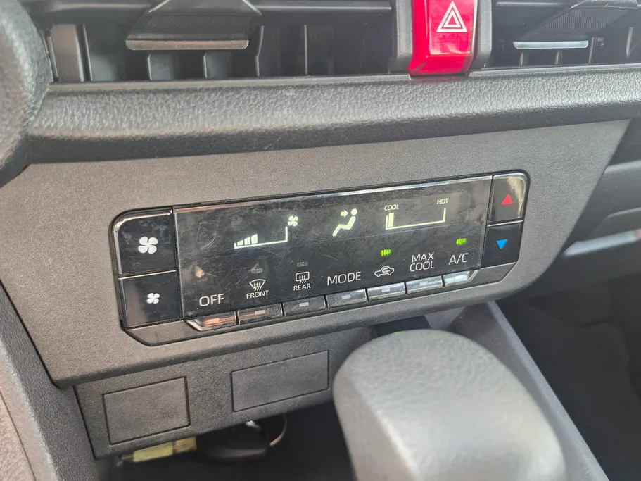 2023 Toyota Yaris  Y 