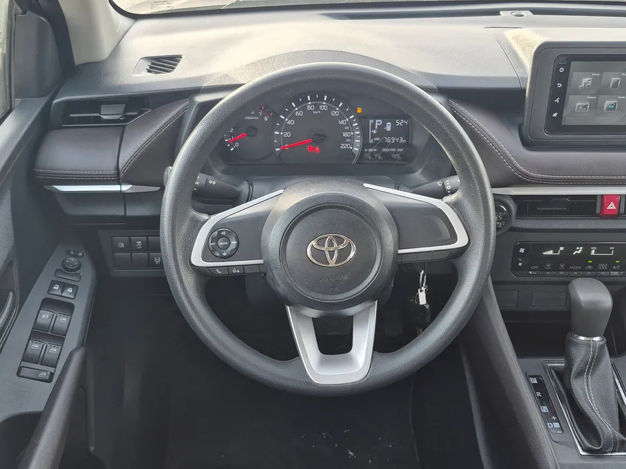 تويوتا يارس Y 2024 