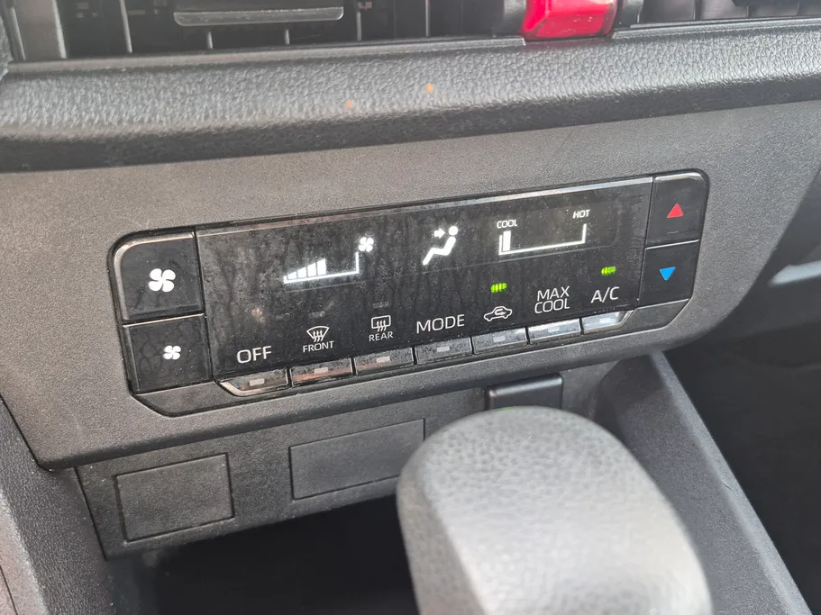 تويوتا يارس Y 2024 