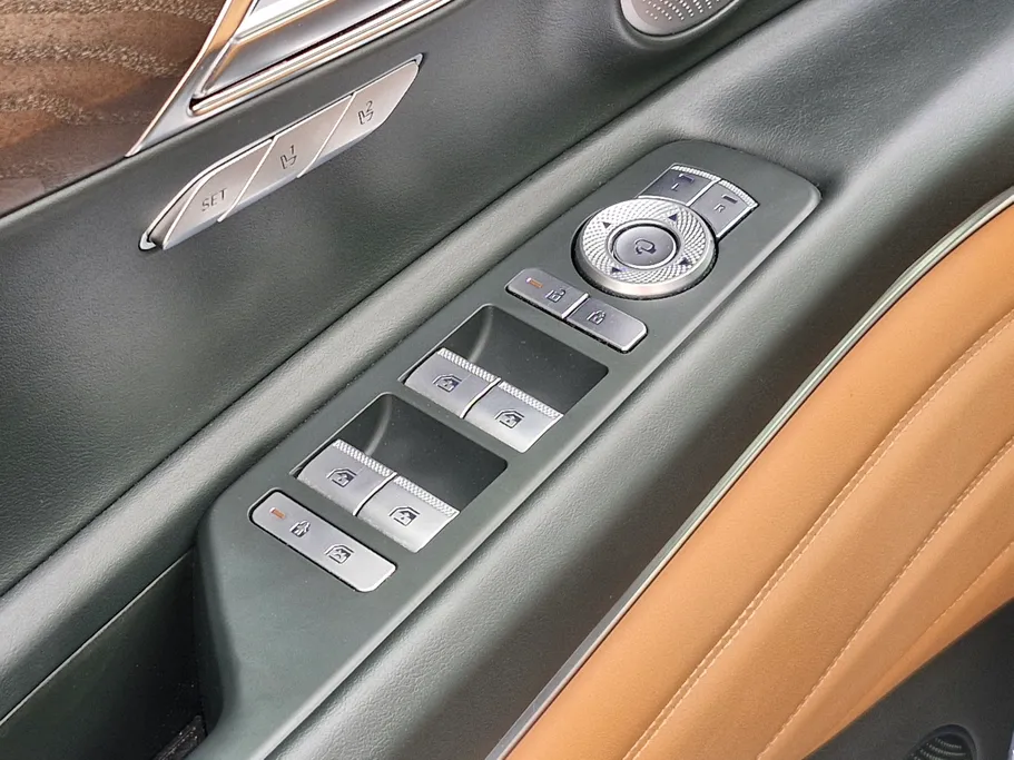 2025 Genesis GV80 Royal 