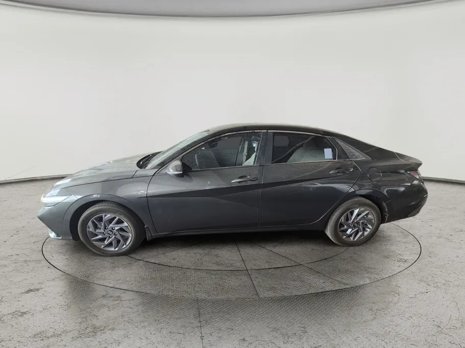 2025 Hyundai Elantra Smart 