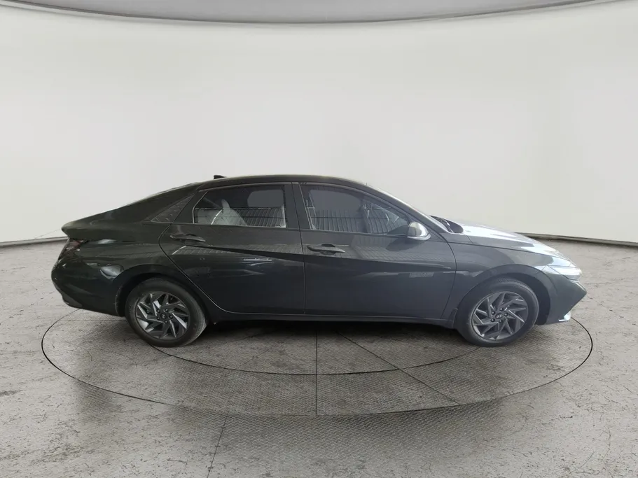 2025 Hyundai Elantra Smart 