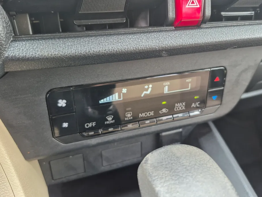 تويوتا يارس Y 2024 