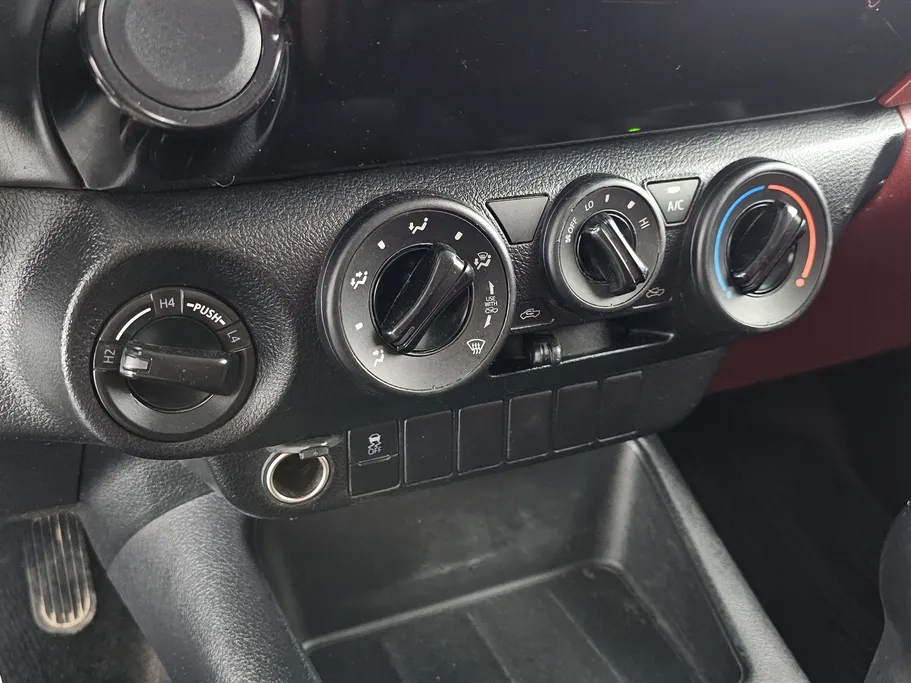 تويوتا هايلكس DC 4x4 Diesel 2023 